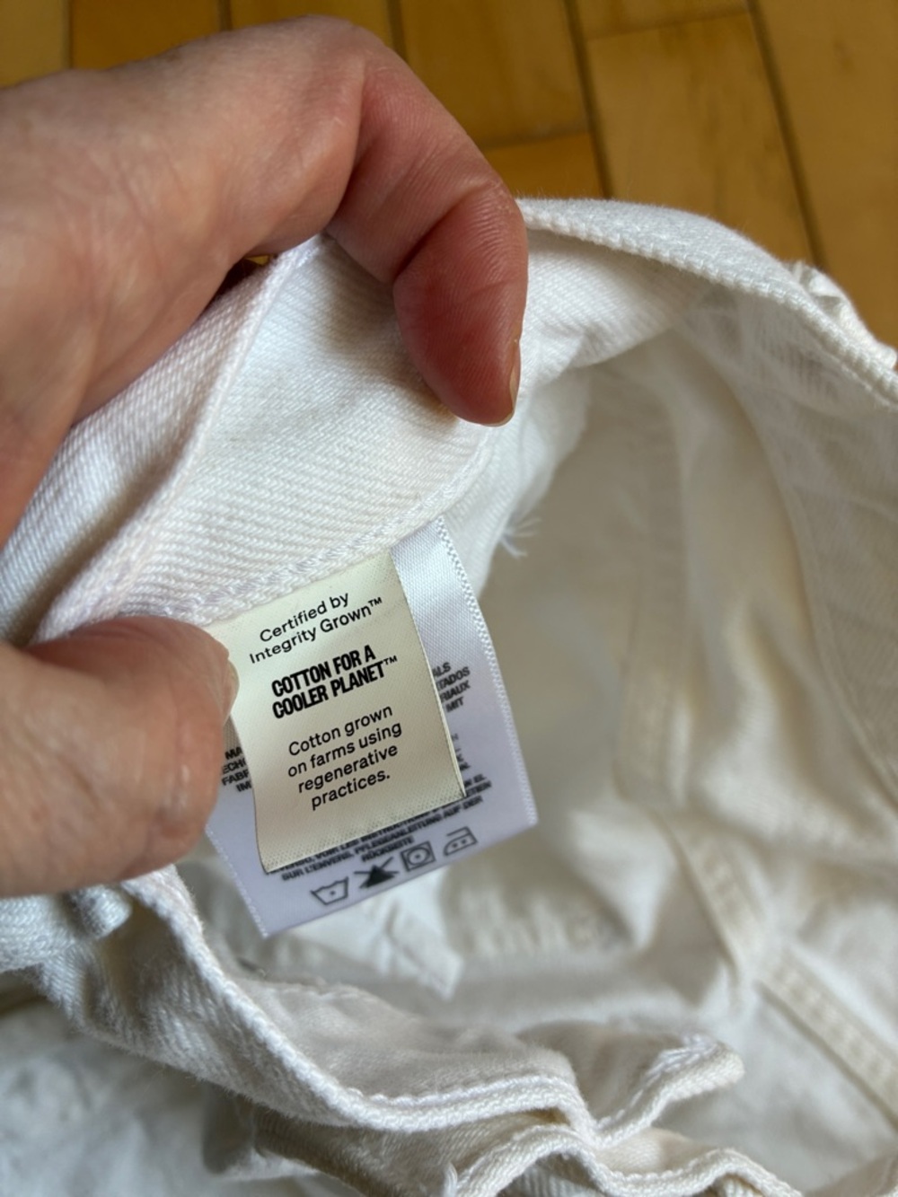 Agolde Luna Barrel Jeans in White (Element) - Picture 6 of 11
